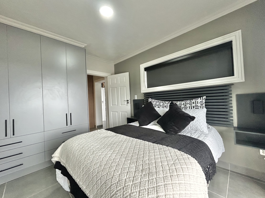 3 Bedroom Property for Sale in Wavecrest Eastern Cape